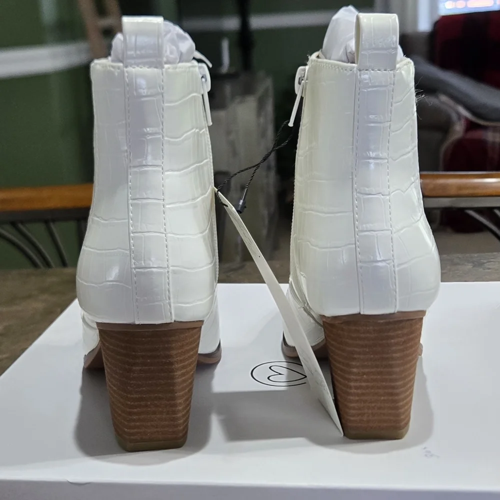 The Drop Women's Sia Pointed-Toe Western Ankle Boot #787, 788 - Picture 4 of 11